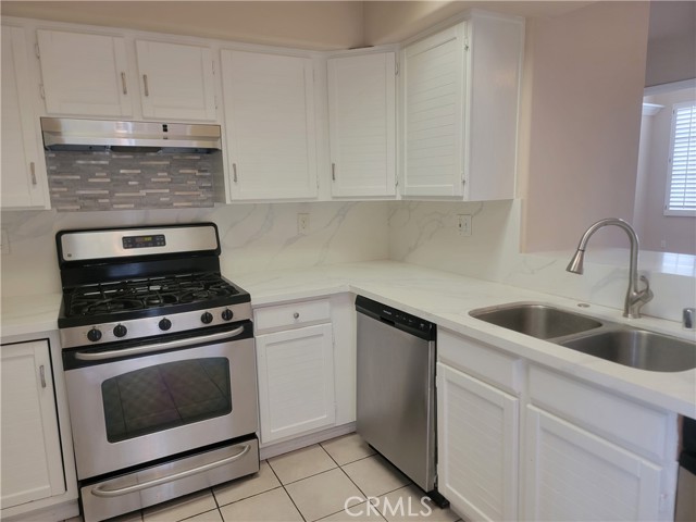 Detail Gallery Image 5 of 17 For 5500 Torrance Bld #A201,  Torrance,  CA 90503 - 3 Beds | 2 Baths