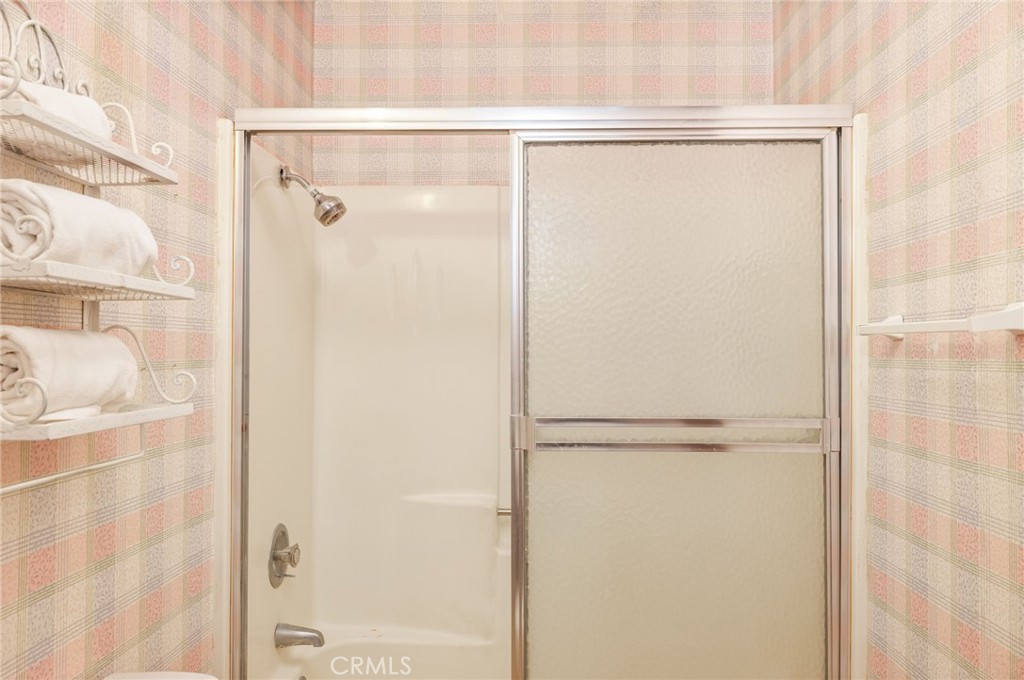 https://media.crmls.org/medias/fd782170-6a60-4a8b-b1f0-cf6b93adf59b.jpg?preset=X-Large