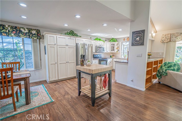 Detail Gallery Image 7 of 59 For 23514 via Decano, Valencia,  CA 91355 - 4 Beds | 2 Baths