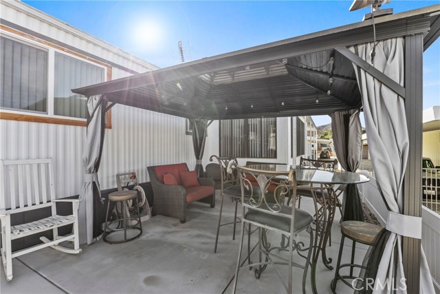 4000 Pierce Street, Riverside CA: https://media.crmls.org/medias/fd78d23a-2ef4-4c08-9b61-373940cd0368.jpg