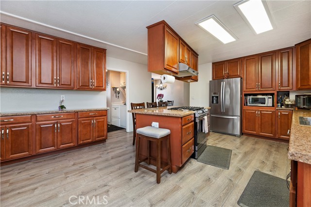 Detail Gallery Image 11 of 34 For 777 S Temescal St #73,  Corona,  CA 92879 - 4 Beds | 2 Baths