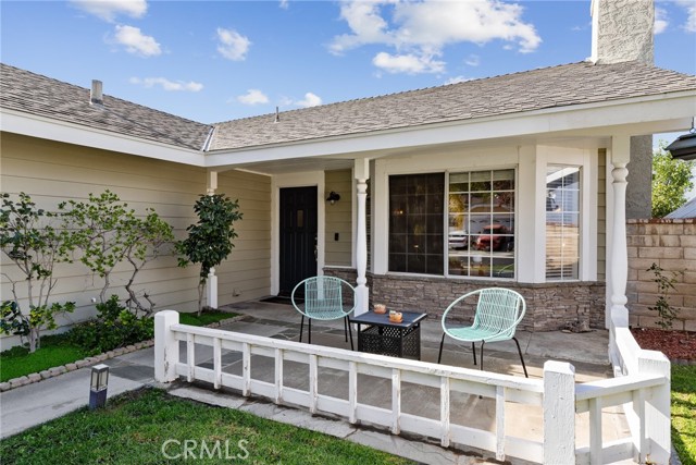 Detail Gallery Image 2 of 25 For 27819 Sumner, Saugus,  CA 91350 - 3 Beds | 2 Baths