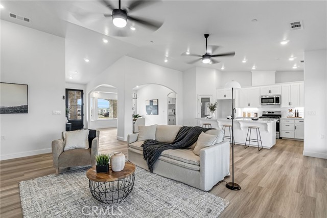 Detail Gallery Image 9 of 38 For 21035 Forest Glen, Madera,  CA 93638 - 4 Beds | 3 Baths