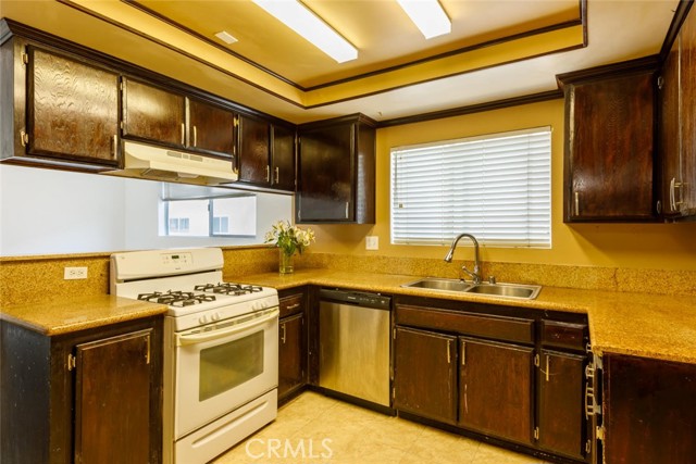 18550 Hatteras Street, Tarzana CA: https://media.crmls.org/medias/fd7a0491-1f80-4e6c-ae86-b262572c8a7c.jpg