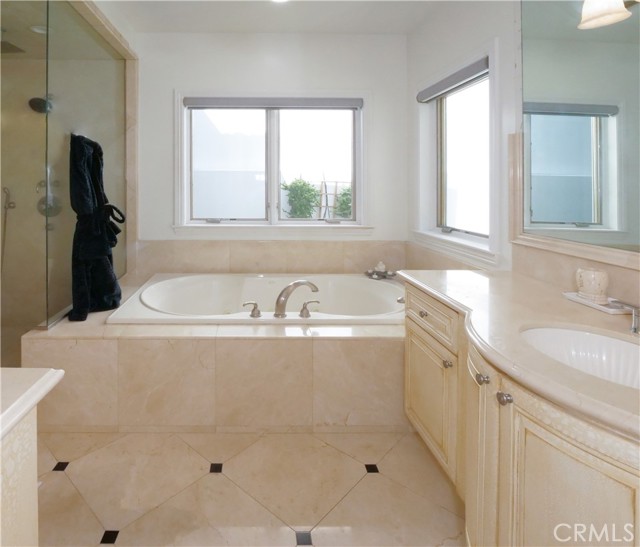 1026 Duncan Avenue, Manhattan Beach CA: https://media.crmls.org/medias/fd7a16d6-3900-4133-a8af-f8668ed8cca4.jpg