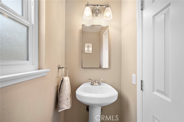 18452 Tamarind Street, Fountain Valley CA: https://media.crmls.org/medias/fd7a446e-5916-4484-854b-684c2ad502c0.jpg