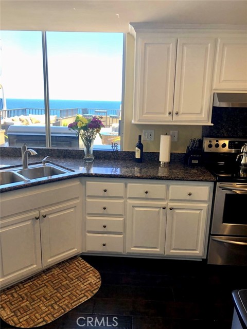 555 Esplanade, Redondo Beach CA: https://media.crmls.org/medias/fd7a4f71-d5c7-4175-97c3-1aead2393ea0.jpg
