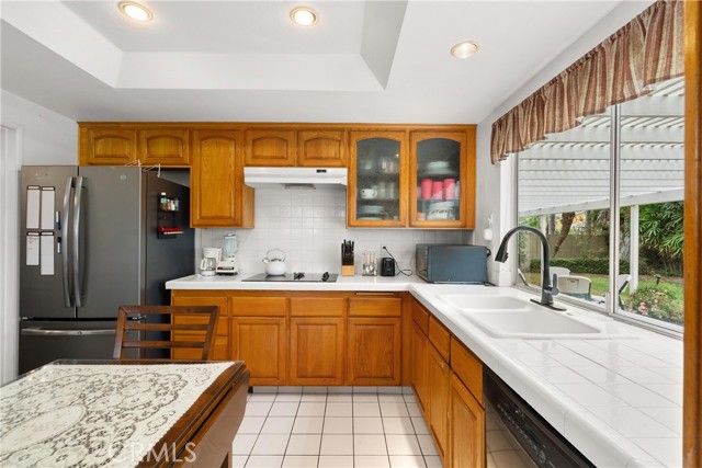 Detail Gallery Image 16 of 37 For 9412 Hingham, Huntington Beach,  CA 92646 - 5 Beds | 3 Baths