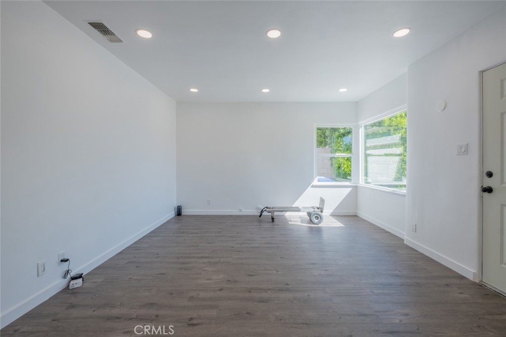 https://media.crmls.org/medias/fd7b5f01-b782-40da-9299-ad371a355576.jpg?preset=X-Large