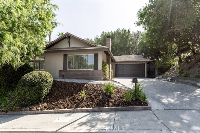 2101 El Arbolita Drive, Glendale CA: https://media.crmls.org/medias/fd7bc8f9-dbb1-472a-9c71-3dec1f88f2ac.jpg