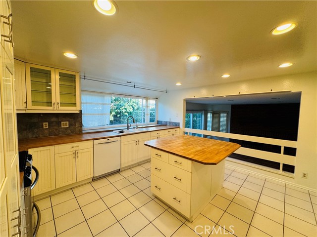 Detail Gallery Image 8 of 29 For 12 Lexington, Irvine,  CA 92620 - 4 Beds | 2/1 Baths