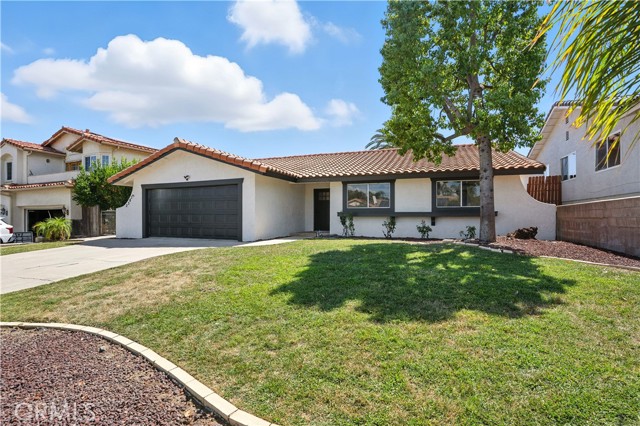 23825 N Canyon Lake Drive, Canyon Lake CA: https://media.crmls.org/medias/fd7c521d-8444-46e5-9191-9b407e6eeca8.jpg