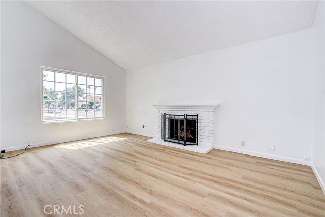 20102 Plaza De Madrid, Cerritos CA: https://media.crmls.org/medias/fd7d7f0f-7acb-41be-b402-9647b6fe6258.jpg
