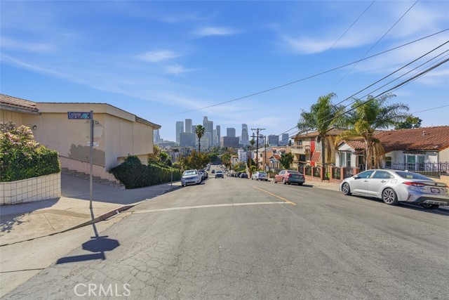 Image 11 of 26 For 939 College  