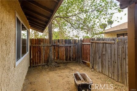 18610 Casaba Rd, Adelanto CA: https://media.crmls.org/medias/fd7e98ee-24da-4733-a416-98ca77cc57c0.jpg