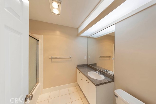 Detail Gallery Image 19 of 24 For 757 Domingo #D,  Newport Beach,  CA 92660 - 2 Beds | 2 Baths