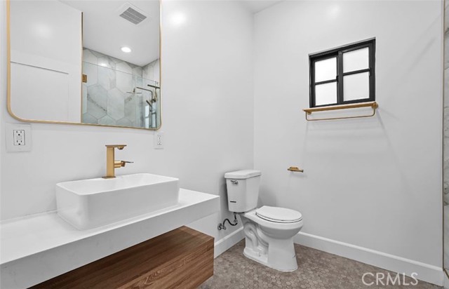 Detail Gallery Image 7 of 10 For 720 W Altadena #1/2,  Altadena,  CA 91001 - 3 Beds | 3 Baths