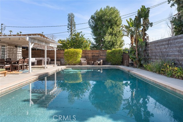 23642 Oxnard Street, Woodland Hills CA: https://media.crmls.org/medias/fd7fe263-9915-448a-8971-0f040e815b71.jpg