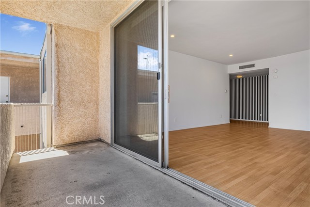 5429 Newcastle Avenue, Encino CA: https://media.crmls.org/medias/fd809bb6-5bc1-40a5-ade7-a899b6f834bb.jpg
