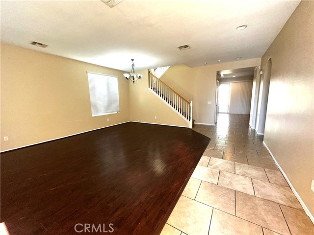 Detail Gallery Image 2 of 20 For 13168 Dixon, Victorville,  CA 92392 - 5 Beds | 3 Baths