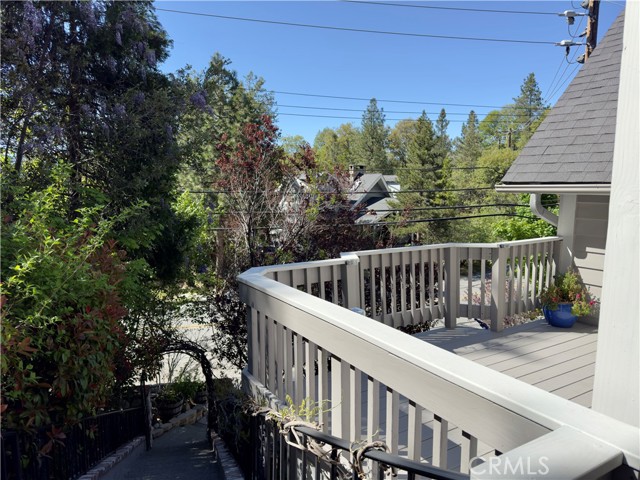 Detail Gallery Image 5 of 52 For 27596 N Bay Rd, Lake Arrowhead,  CA 92352 - 4 Beds | 2/1 Baths