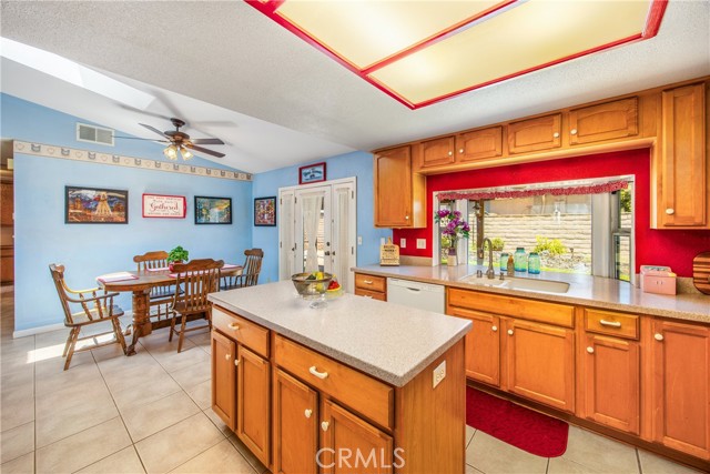 7571 Willow Way, Highland CA: https://media.crmls.org/medias/fd823fc8-4bd8-484a-be9f-8a0be10dcbf5.jpg