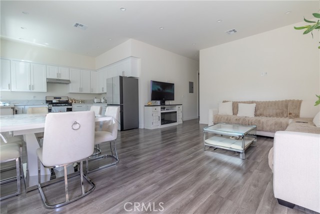Detail Gallery Image 12 of 51 For 14159 Gault St, Van Nuys,  CA 91405 - 3 Beds | 2 Baths