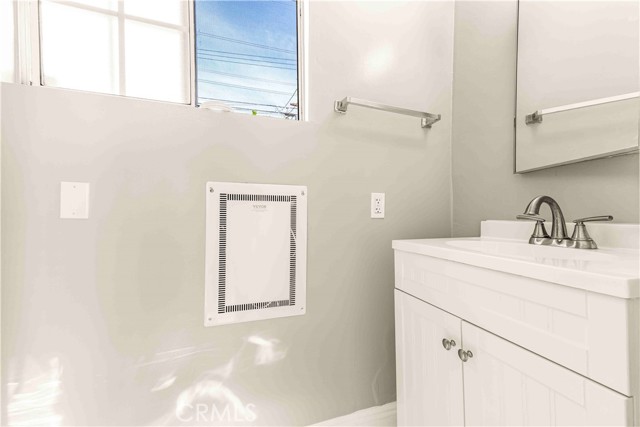 Detail Gallery Image 7 of 39 For 15534 Carfax, Bellflower,  CA 90706 - 3 Beds | 2 Baths