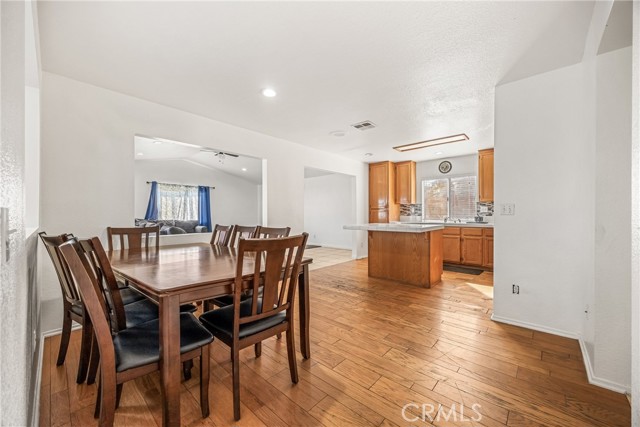 Detail Gallery Image 9 of 37 For 8541 Dove Creek, Hesperia,  CA 92344 - 4 Beds | 3 Baths