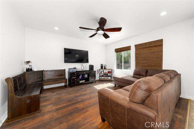 5534 Hartness Court, Fontana CA: https://media.crmls.org/medias/fd852404-55c4-428b-9f76-2c6256017bfe.jpg