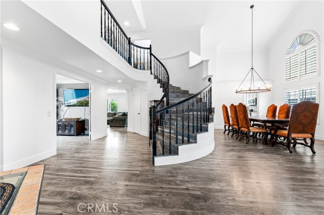 Detail Gallery Image 4 of 53 For 31885 Old Oak Rd, Rancho Santa Margarita,  CA 92679 - 5 Beds | 3 Baths