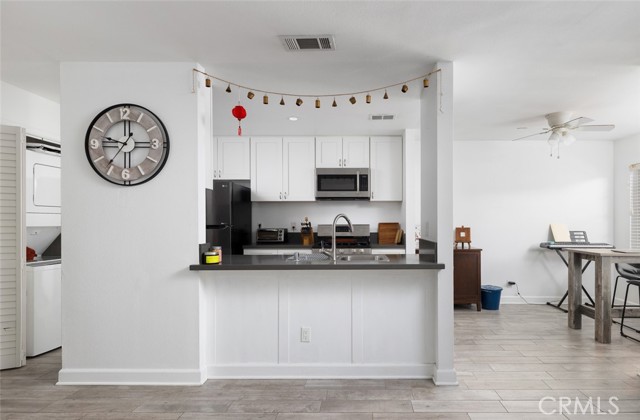Photo #4: OC23190689 Listing 