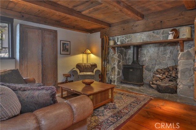 Detail Gallery Image 9 of 33 For 739 Bergschrund Dr, Crestline,  CA 92325 - 2 Beds | 3 Baths