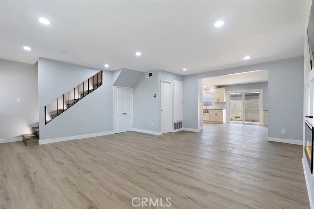 Detail Gallery Image 3 of 42 For 9652 Karmont, South Gate,  CA 90280 - 4 Beds | 2/1 Baths