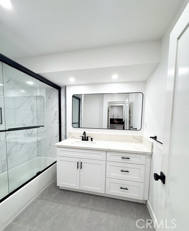 17000 Burbank Boulevard, Encino CA: https://media.crmls.org/medias/fd874736-3b0e-4cc0-aed9-819bc2b6fba4.jpg