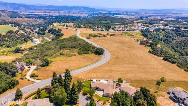 13288 Oak Crest Drive, Yucaipa CA: https://media.crmls.org/medias/fd876660-852c-4522-83ae-fc62144d6682.jpg