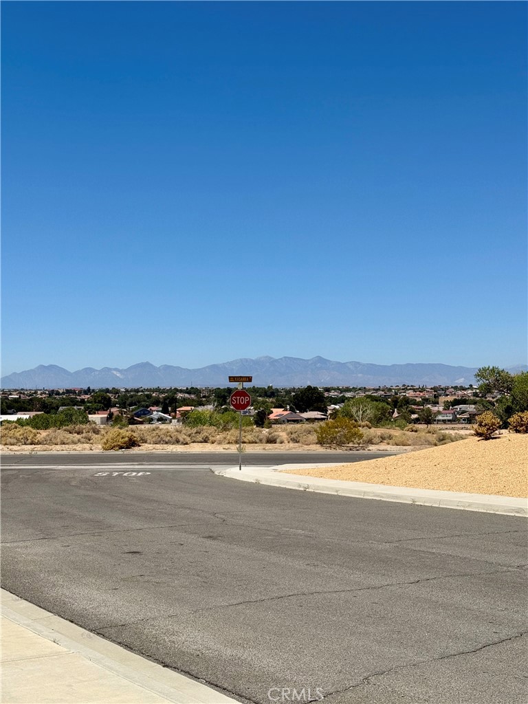 https://media.crmls.org/medias/fd87b4c3-d0e8-473c-bb47-ee21b8b0d7b9.jpg?preset=X-Large