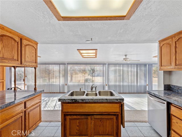 Detail Gallery Image 12 of 35 For 29595 Cove, Lucerne Valley,  CA 92356 - 3 Beds | 2 Baths