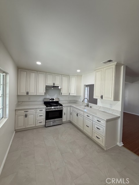 9762 Stanwin Avenue, Arleta CA: https://media.crmls.org/medias/fd886d73-1648-4480-a159-9d7b4b4233dc.jpg
