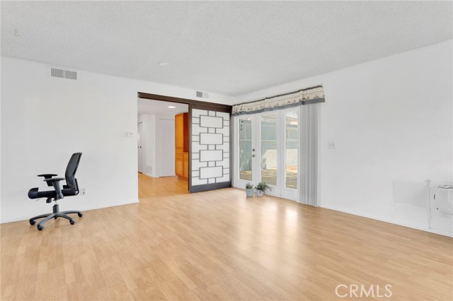 Detail Gallery Image 8 of 39 For 19385 Saint Timothy Ct, Apple Valley,  CA 92307 - 3 Beds | 2/1 Baths