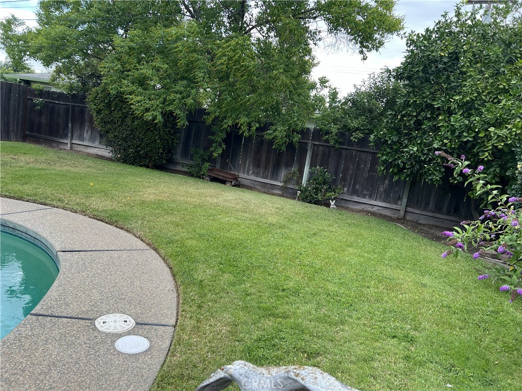 https://media.crmls.org/medias/fd899cc6-a7b4-4855-b7db-ed654f464c7b.jpg?preset=X-Large