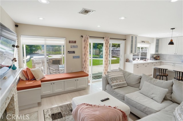 Detail Gallery Image 11 of 30 For 25550 Longfellow Place, Stevenson Ranch,  CA 91381 - 4 Beds | 3 Baths