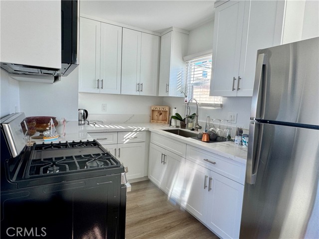 Detail Gallery Image 5 of 12 For 908 Manhattan Ave #D,  Hermosa Beach,  CA 90254 - 1 Beds | 1 Baths