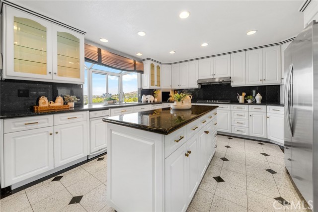 Detail Gallery Image 14 of 57 For 15331 Lillian Pl, Hacienda Heights,  CA 91745 - 5 Beds | 5 Baths