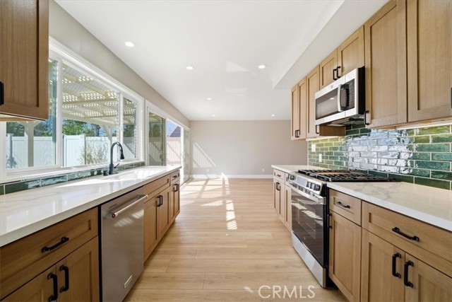 Detail Gallery Image 13 of 59 For 1613 Darcy Ave, Simi Valley,  CA 93065 - 4 Beds | 2/1 Baths