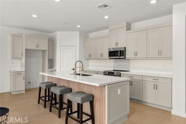 24365 Dunlavy Court, Moreno Valley CA: https://media.crmls.org/medias/fd8bf118-5e12-4f78-9f35-c21e904f429d.jpg