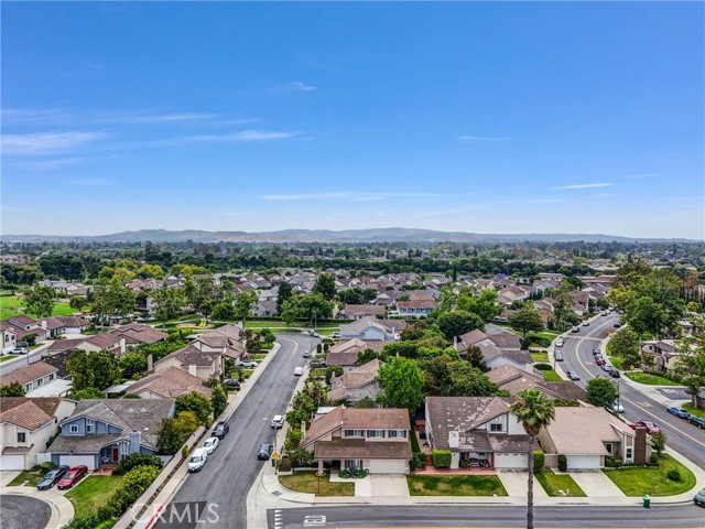 1 Deerwood W, Irvine CA: https://media.crmls.org/medias/fd8c6610-b5d1-4b48-b18f-1dc2d8d53600.jpg