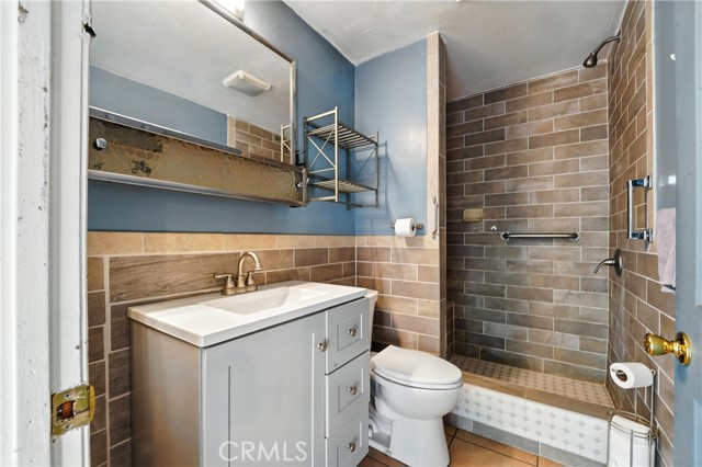 2718 E 7th Street, Los Angeles CA: https://media.crmls.org/medias/fd8cba1e-6fe7-4c8e-8c2d-0d984f31d8c7.jpg