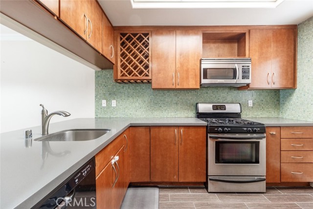 Detail Gallery Image 12 of 30 For 14631 Dickens St #7,  Sherman Oaks,  CA 91403 - 2 Beds | 2/1 Baths