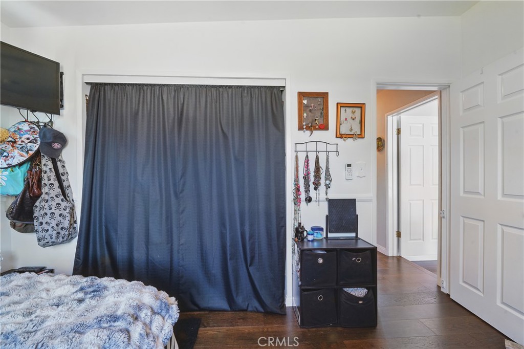 https://media.crmls.org/medias/fd8d87ab-0588-4010-bc5c-26ac26141d42.jpg?preset=X-Large